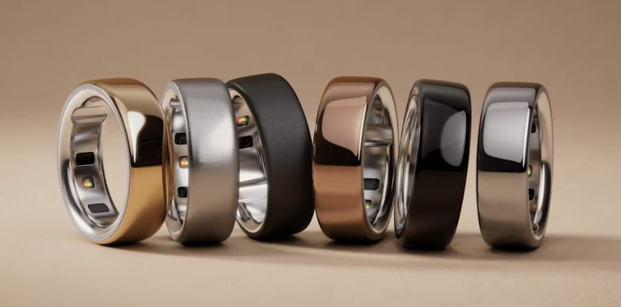 Oura Ring 4 in verschillende afwerkingen met zichtbare sensoren